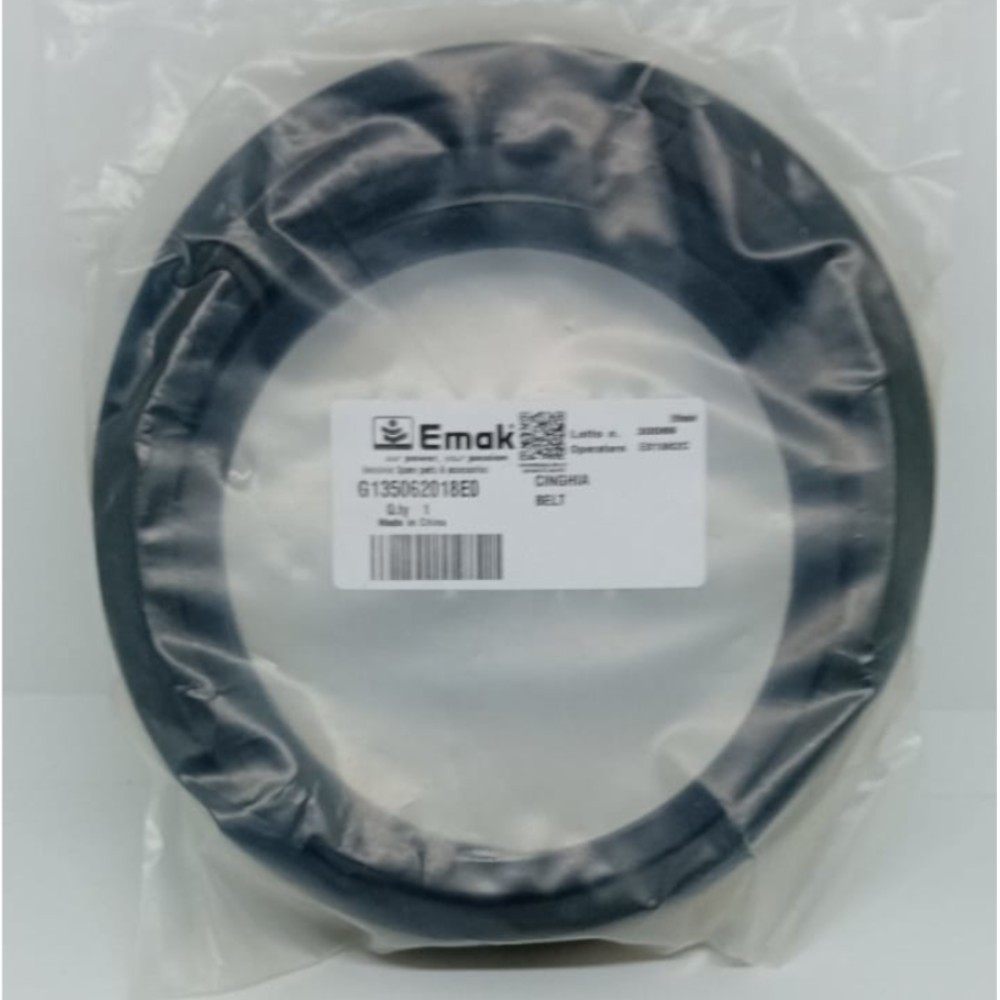 Cinghia comando freno e comando cambio originale Emak per Trattorino Oleo-Mac, Efco modello GLX 14-84G, OM 84/12,5 K M Cat.2020,2021,2022,2023, OM 91C/11,5M Cat.2008,2010, OM 91PLUS/14,5K M Cat.2011,2012,2013,2014, OM 13C/13,5M Cat.2008,2010, EF 91C/11,5M Cat.2008,2010, EF 91PLUS/14,5K M Cat.2011,2012,2013, EF 93C/13,5M Cat.2008,2010, GLX 14-84G -g135062018e0